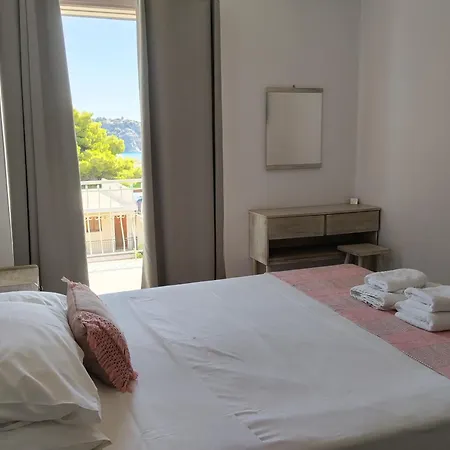 ゲストハウス ψιλή άμμος 4*