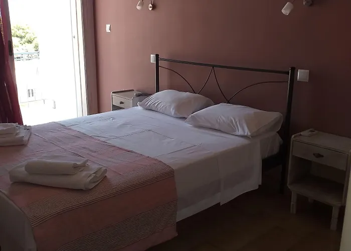 ψιλή άμμος בית הארחה טולון